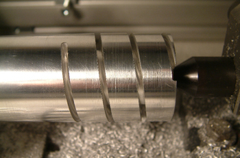 в сложных случаях строгание пазов и канавок заменяют фрезеровкой