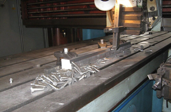 строгальный станок-универсал может выполнять и вертикальные, и горизонтальные, и наклонные строгальные операции