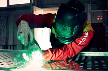 сварка аргоном алюминия избавляет металл от оксидной пленки, мешающей работе