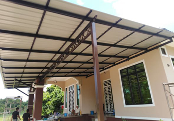 сварка козырьков и навесов помогает оформить вход в здание и защитить от осадков