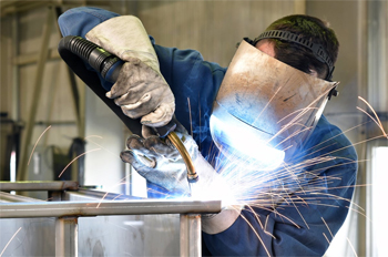 чем хуже материал проводит тепло, тем больше осложняется сварка металлов