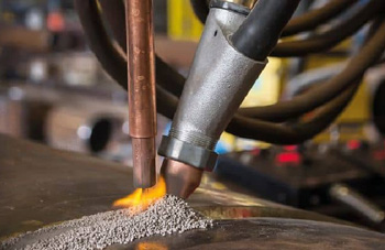 при сварке под слоем флюса формируется естественная защита металла от окисления