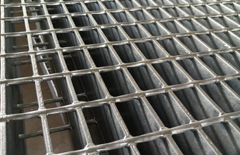 сварку решеток часто выполняют из конструкционной стали