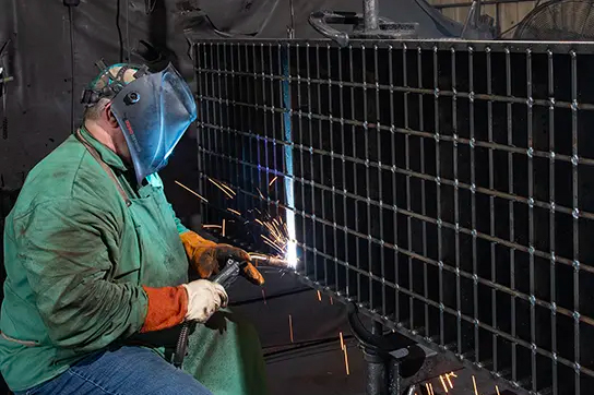 ручная сварка решеток - трудоемкий и длительный процесс