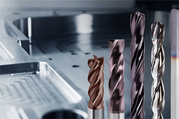 для сверления глубоких отверстий в металле используют длинные и особо прочные сверла