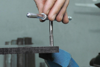 простой ручной инструмент для сверления глухих отверстий