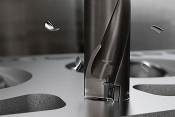 одна из главных проблем сверления отверстий большого диаметра - затрудненный отвод тепла из рабочей зоны