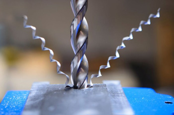 чаще всего сверление простых отверстий требуется для монтажных работ