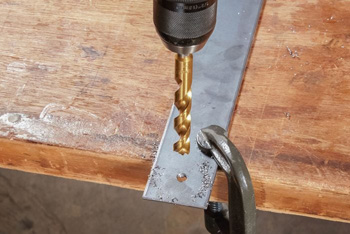 простые приспособления для сверления сквозных отверстий, которые можно использовать для металла небольшой толщины