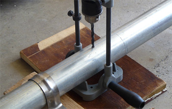 сверление труб малого диаметра ручным приспособлением