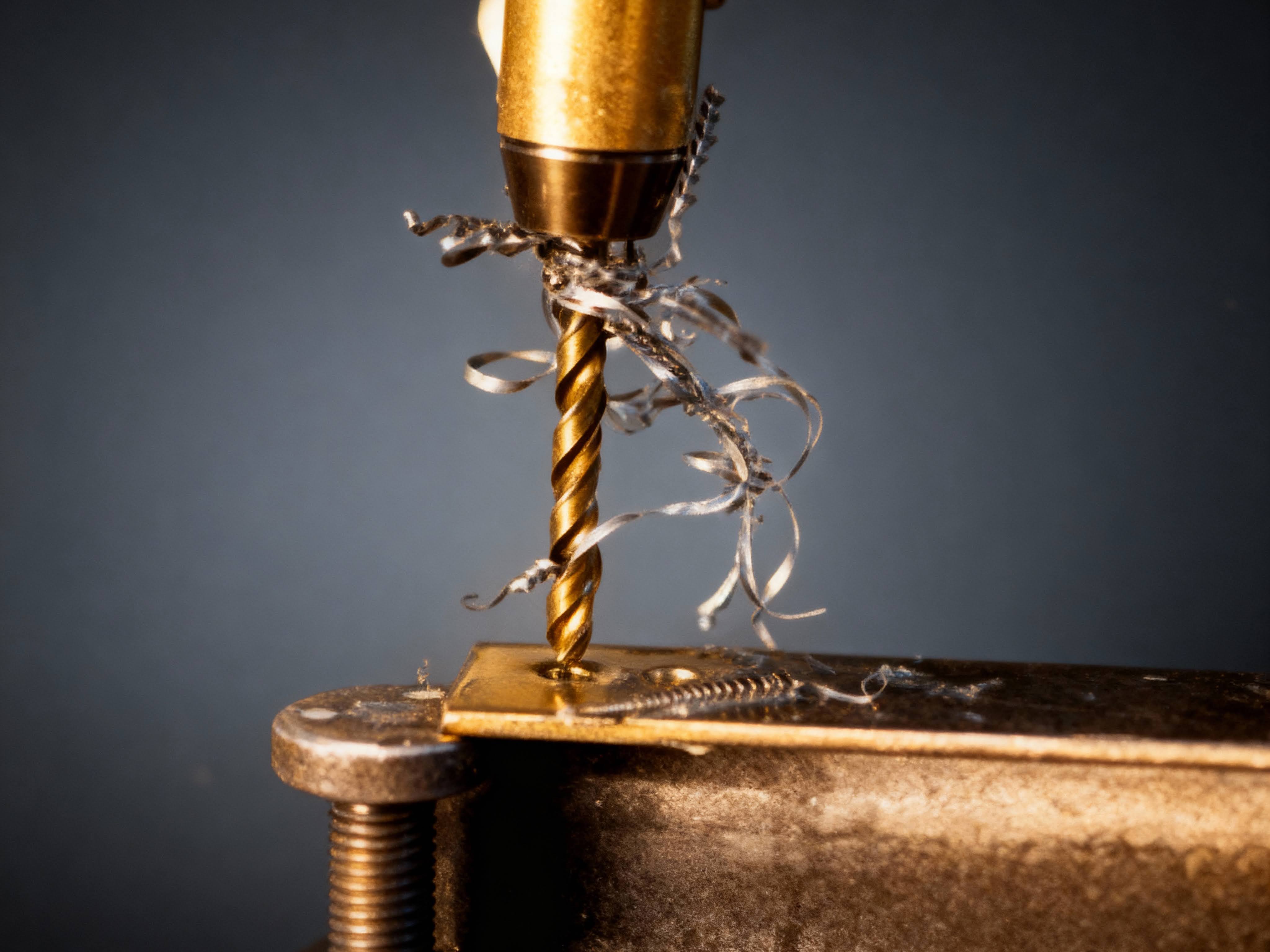 одна из главных проблем сверлильных станков - бвстрое удаление отходов из зоны обработки