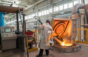 производство свинцового проката относится к вредным, поэтому требует специальной экипировки