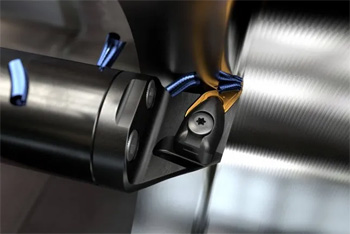 при токарной обработке нержавеющей стали важно правильно выбрать скорость, чтобы не повредить заготовку и резец