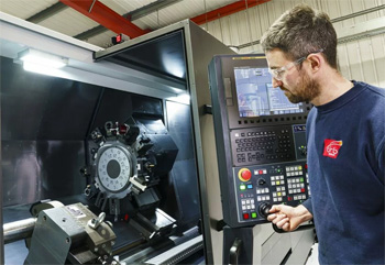 работа оператора токарного станка с ЧПУ