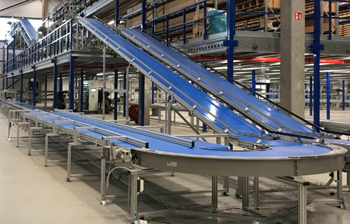 в цехе транспортеры обеспечивают быструю и беспрепятственную доставку заготовок и деталей