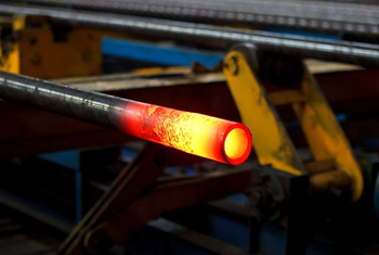 труба бесшовная горячедеформированная сходит с прокатного стана