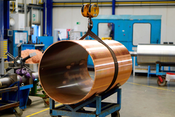 медную трубу больших размеров можно поднять только при помощи специальной техники