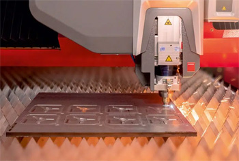 твердотельные волоконные лазерные станки раскраивают даже толстые плиты