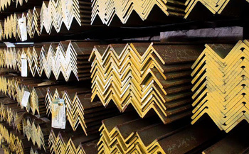 уголок стальной с окрашенным сечением