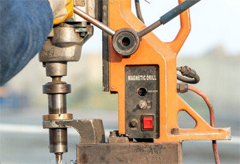 вертикально-сверлильная обработка не ограничивается созданием отверстий