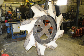 восстановление деталей станков возможно даже в том случае, если саму деталь можно поднять только при помощи специальных приспособлений