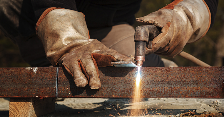 термическая резка ручным плазменным резаком