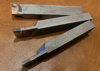 при заточке резцов важно охватить все их рабочие поверхности