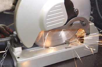 заостренные частые зубья помогают зубчатым пилам резать быстро и точно