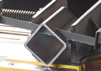 зубчатые пилы одинаково качественно режут и сплошной металл, и профили