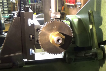 щубообработку выполняют на разных типах станков, в том числе и на токарных