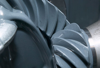 вспомогательные материалы при зубопритирочной обработке - абразивный порошок и масло